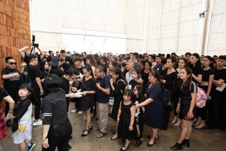 Hàng nghìn người mẫu không chuyên tìm cơ hội xuất hiện trong show diễn SIXDO của NTK Đỗ Mạnh Cường