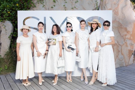 Sàn catwalk gần 400 m bên bờ biển của Đỗ Mạnh Cường