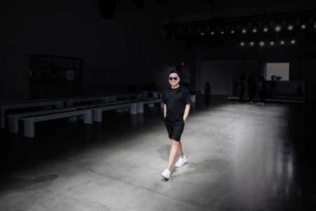 NTK Đỗ Mạnh Cường thiết kế đường catwalk hình chữ S cho show diễn SIXDO thuộc khuôn khổ Tuần lễ Thời trang New York Xuân Hè 2024