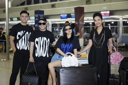 Thethaovanhoa.vn: NTK Đỗ Mạnh Cường cùng ekip mang theo nhiều hành lý bao gồm các trang phục, phụ kiện và item nổi tiếng của thương hiệu cá nhân sang Mỹ dự Tuần lễ thời trang.