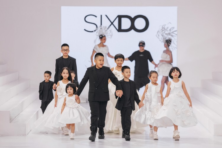 VNEXPRESS: Đỗ Mạnh Cường đưa 10 con catwalk tại show thời trang