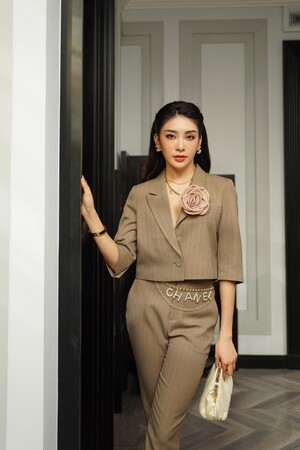 Sixdo Light Brown Stripe Cropped Woven Vest (Áo vest)