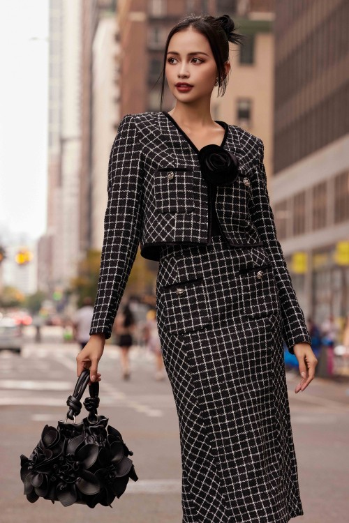 Black Cropped Tweed Vest With Flower