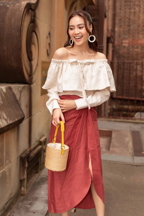 Sixdo Light Beige Off-shoulder Linen Top