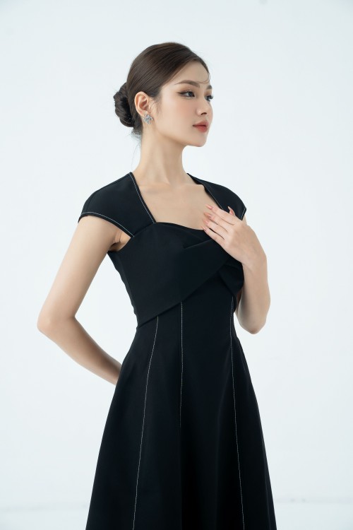 Sixdo Black Queen Anne Neck Midi Woven Dress