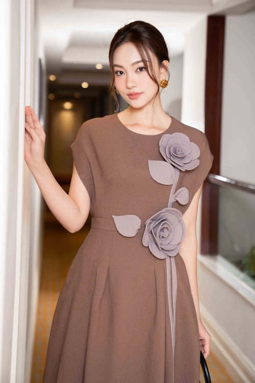 Sixdo Dark Brown Batwing Midi Raw Dress