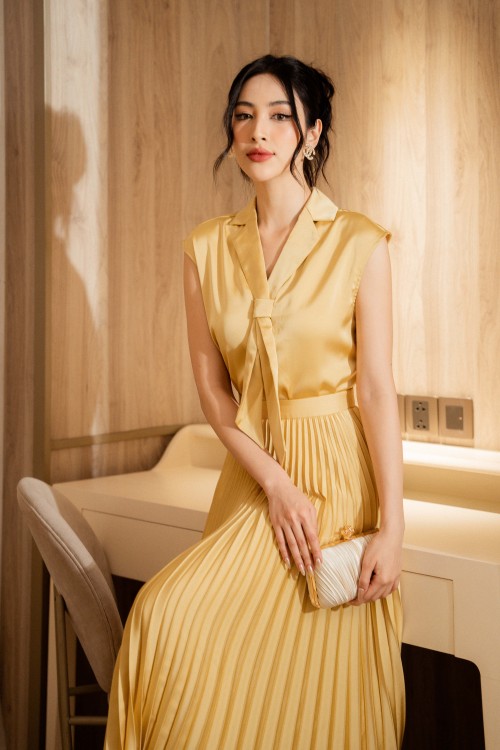 Light Yellow Short Sleeves Silk Top (Áo nữ)