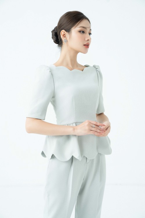 Light Mint Scalloped Neckline Raw Top (Áo nữ)