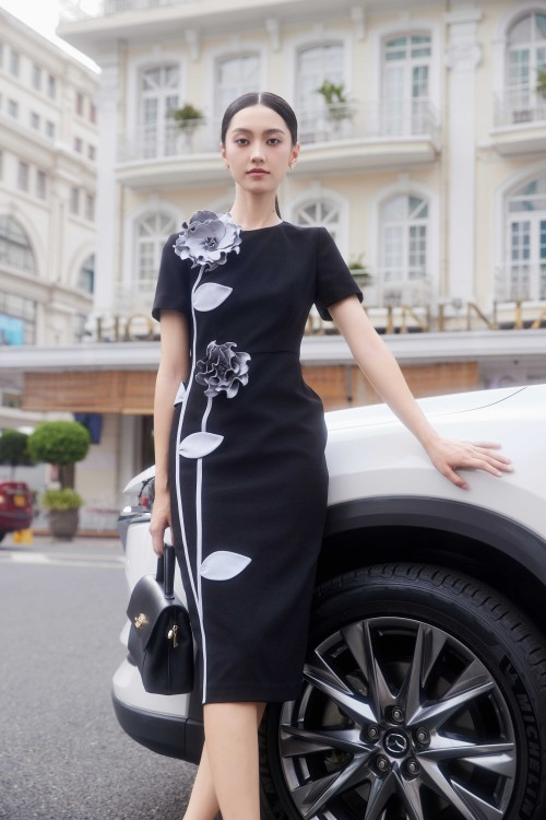 Sixdo Black 3D Flower Woven Pencil Dress