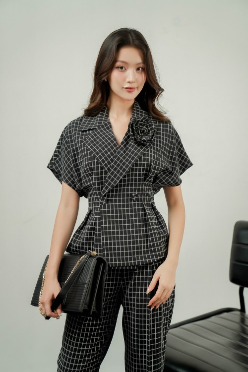 Black Check Woven Vest With Flower