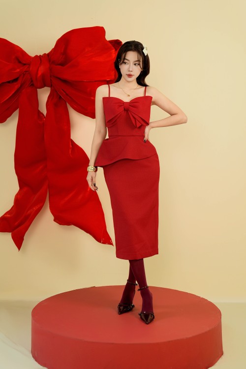 Red Midi Raw Dress With Bowtie