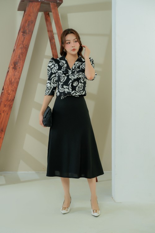 Black Gore Midi Tweed Skirt