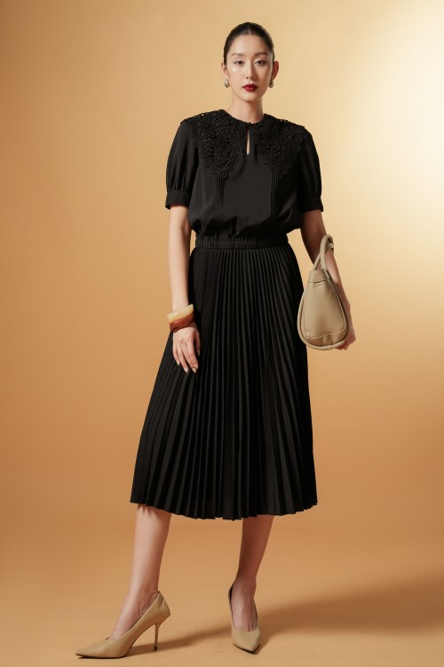 Black Pleated Raw Flared Skirt