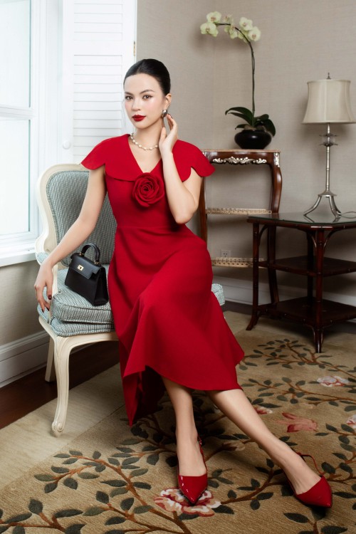 Red Woven Flared Dress With Flower