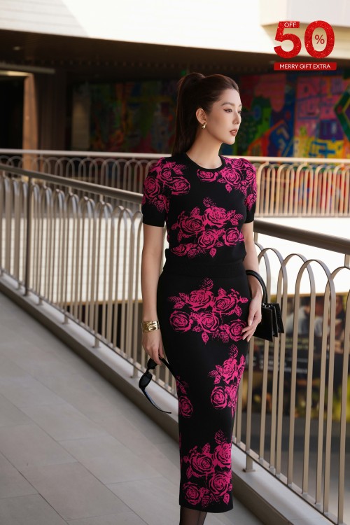 Black Rose Knit Pencil Skirt