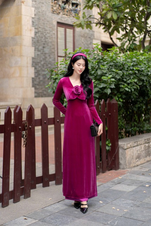 Murrey V-neck Velvet Ao Dai With Flower