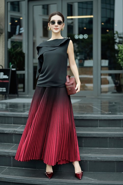 Black & Red Pleated Woven Flared Skirt